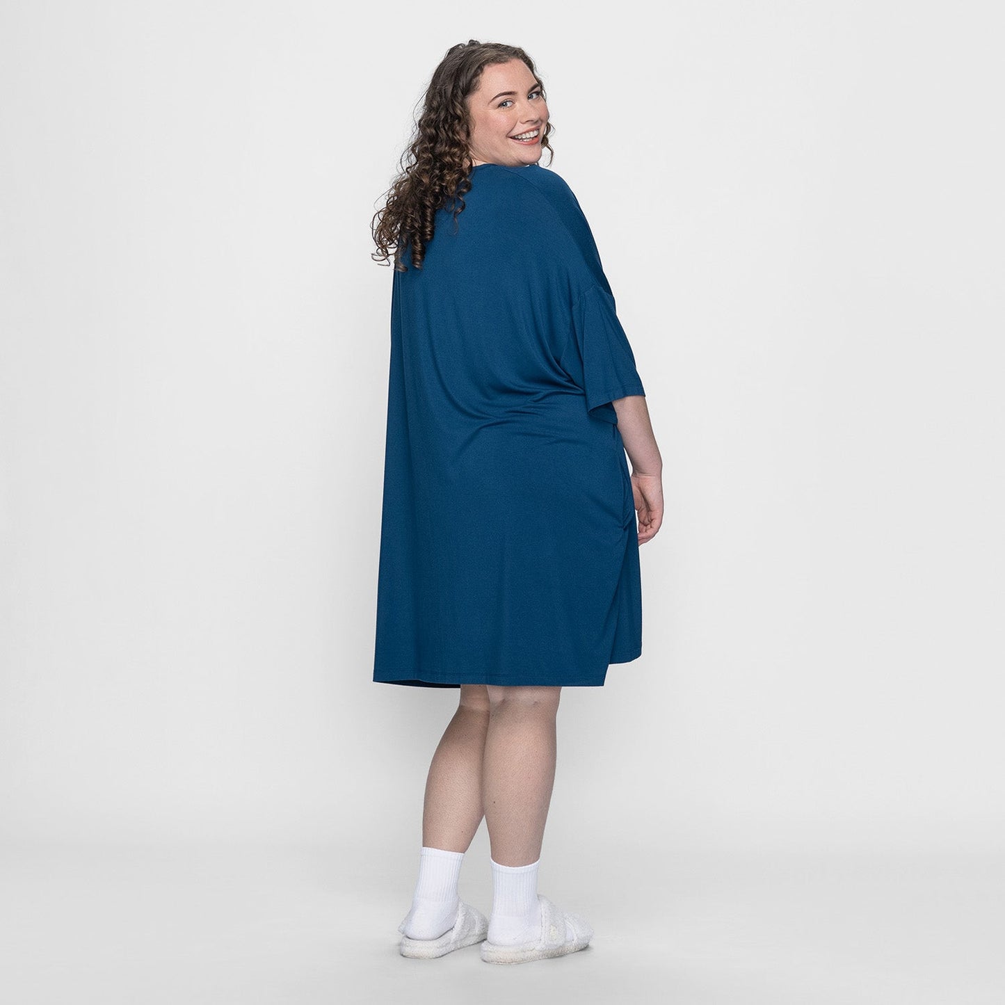 size: Finty is 5′7″ wearing a size OSFM