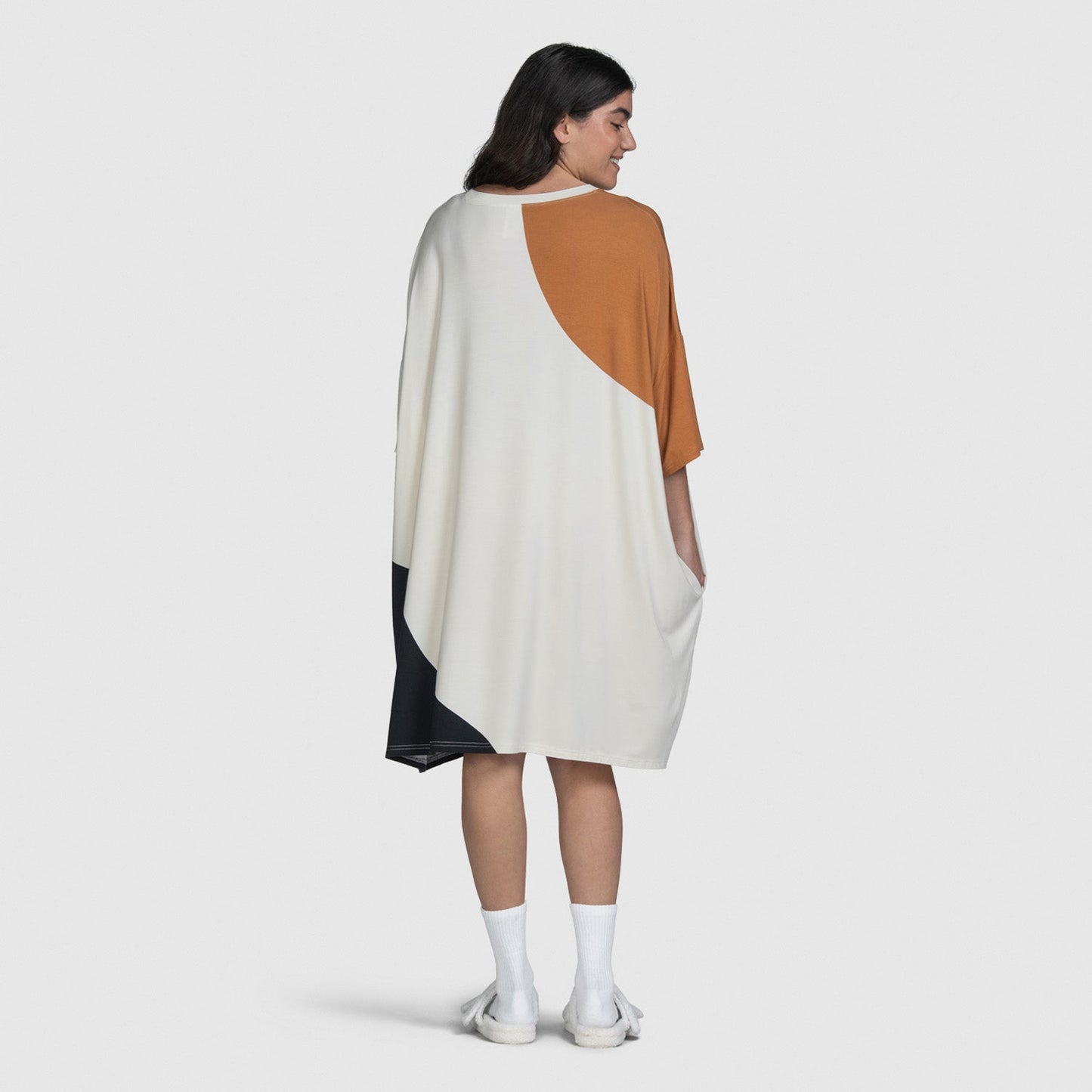 size: Siana is 5’9” wearing a size OOD