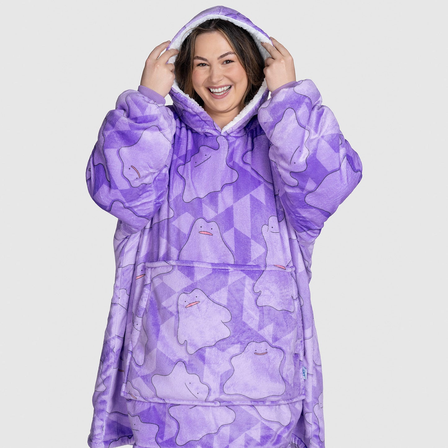 Piyama hoodie Ditto tampak depan - detail wajah dan tudung karakter