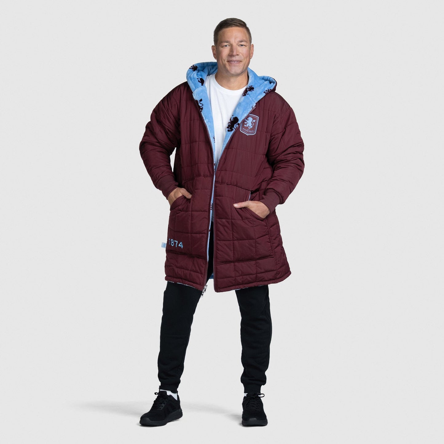 Man wearing a zip through Aston Villa outdoor jacket size: Steven is 6” wearing a size OOD