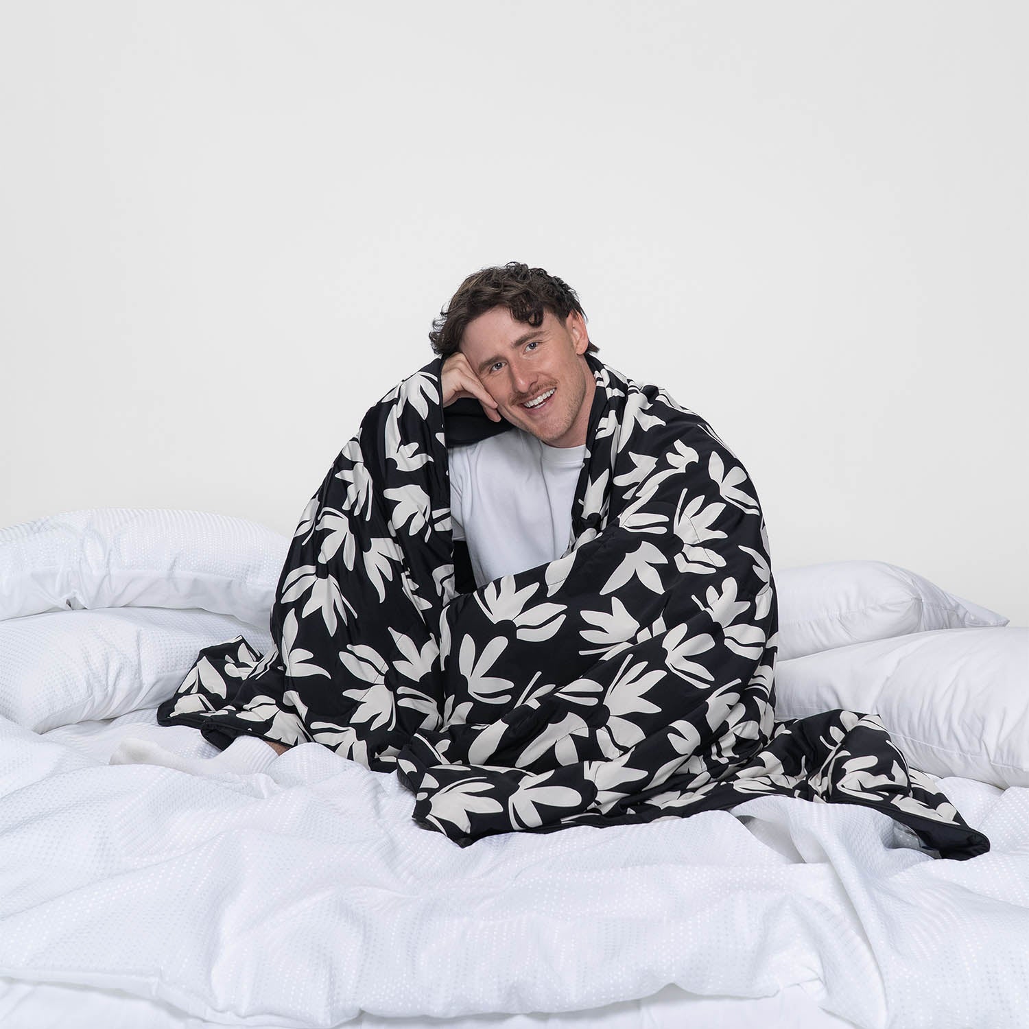 Black Floral Cooling Blanket - Thumbnail 3