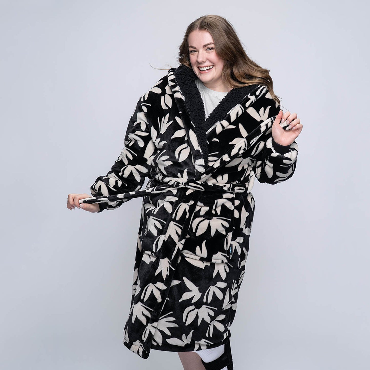 size: Tayla is 5’7” wearing a size  L/XL