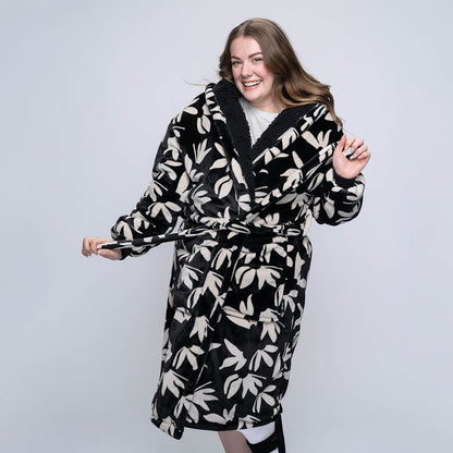 size: Tayla is 5’7” wearing a size  L/XL