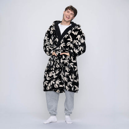 size: Connor is 6'0" wearing a size  L/XL