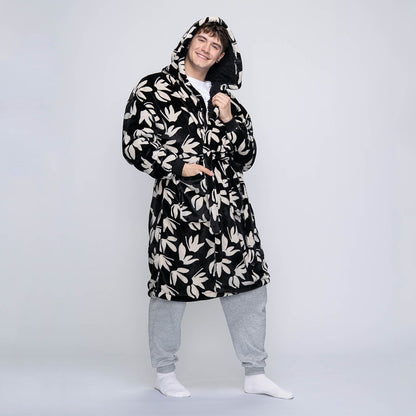 size: Connor is 6'0" wearing a size  L/XL