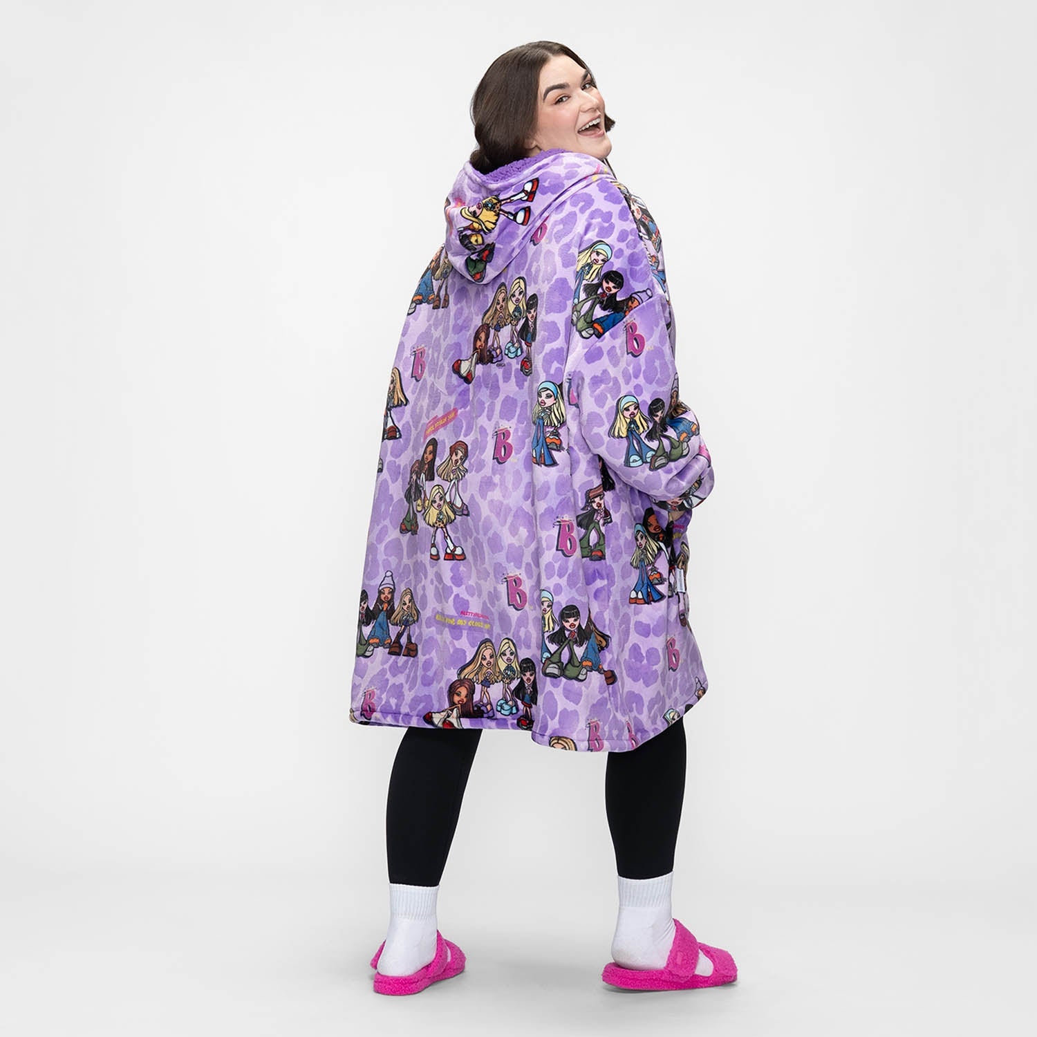 size: Claudia is 5'8" wearing a size OOD