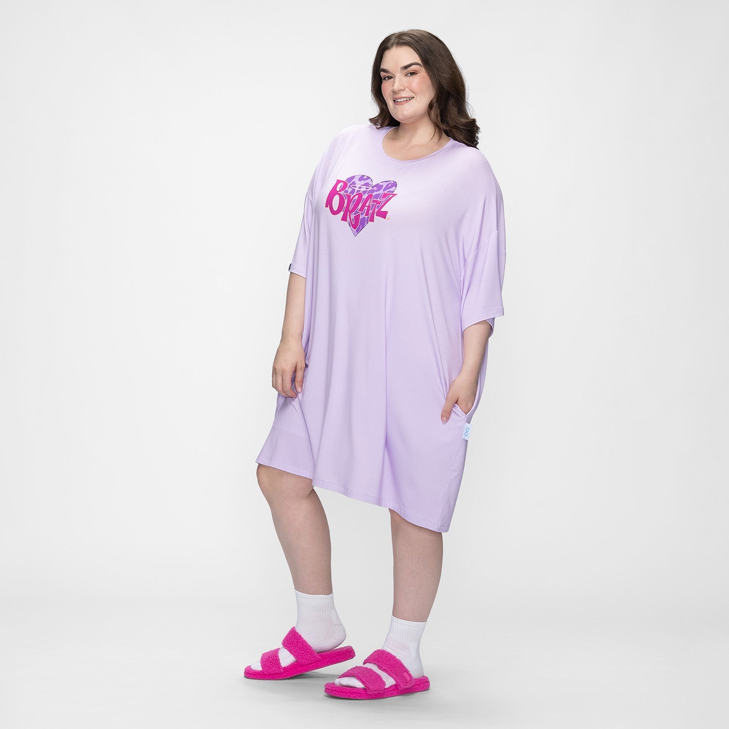 size: Claudia is 5'8" wearing a size OSFM