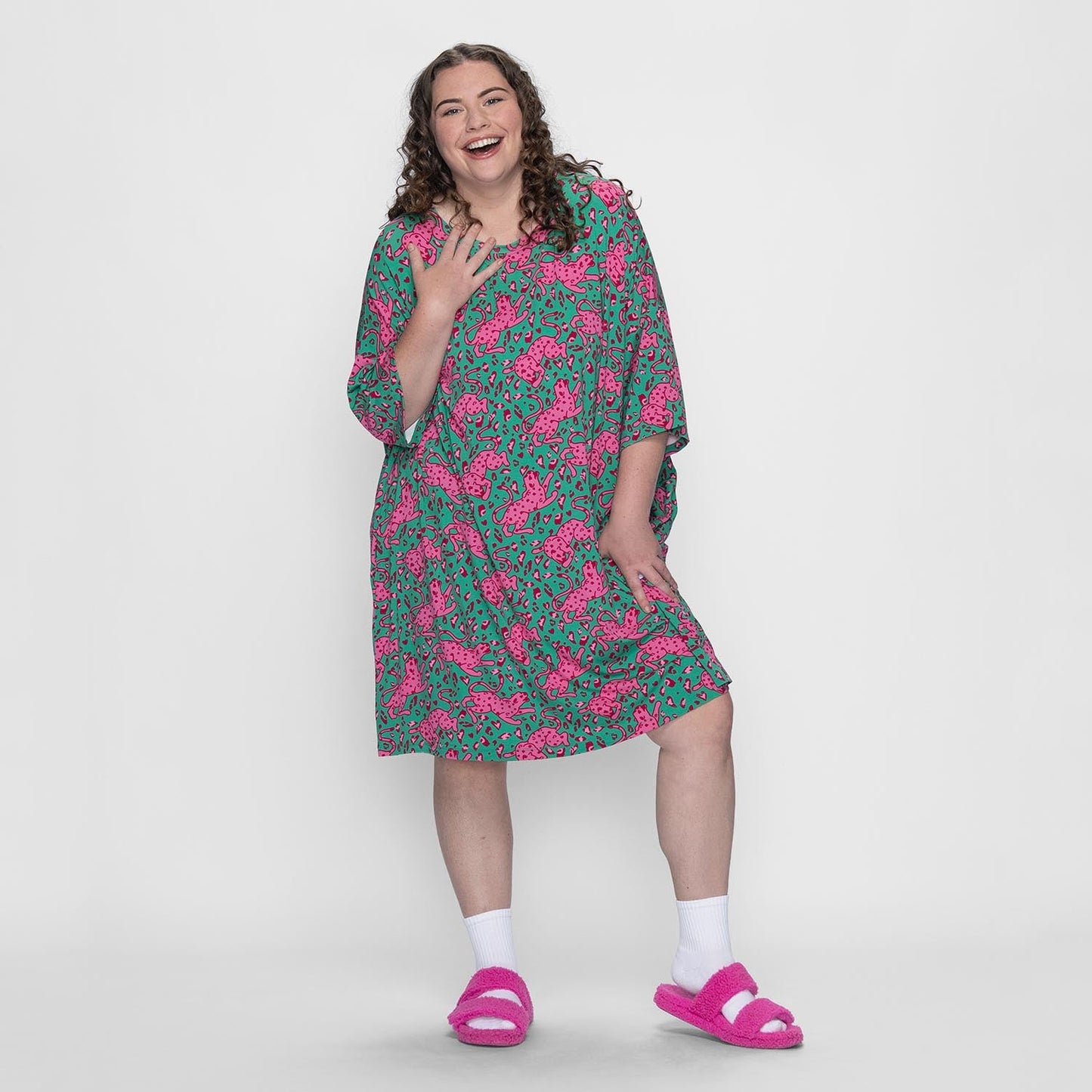 size: Finty is 5′7″ wearing a size OSFM