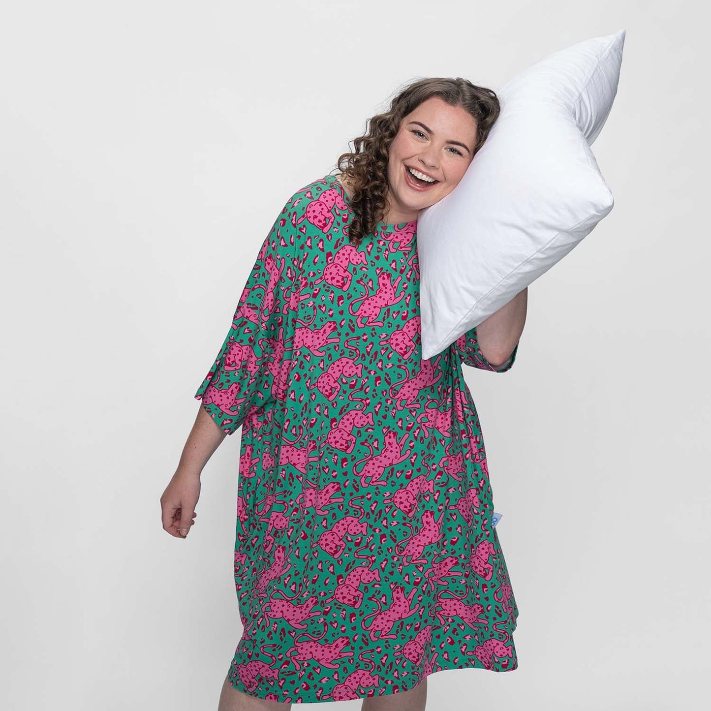 size: Finty is 5′7″ wearing a size OSFM