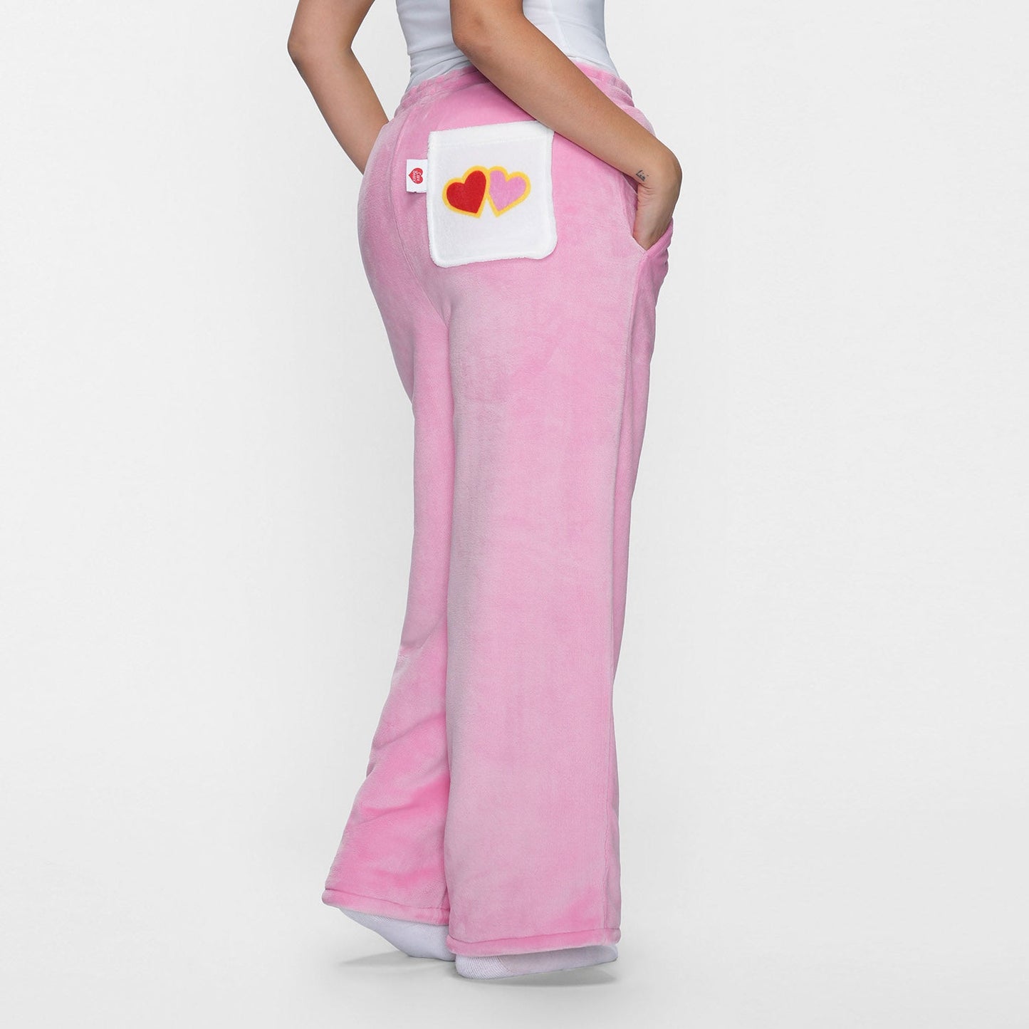 size: Serena is 180cm wearing a size L/XL