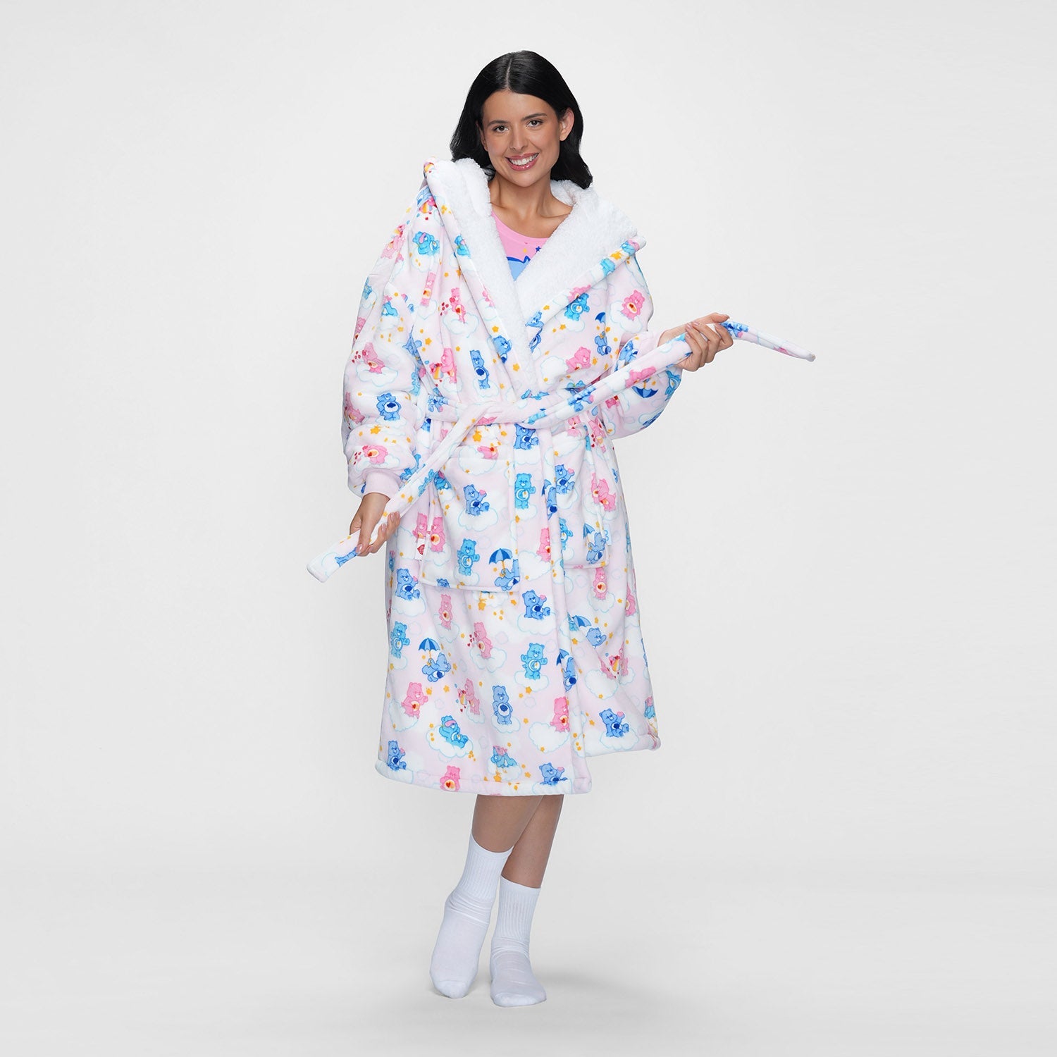 size: Serena is 180cm wearing a size L/XL