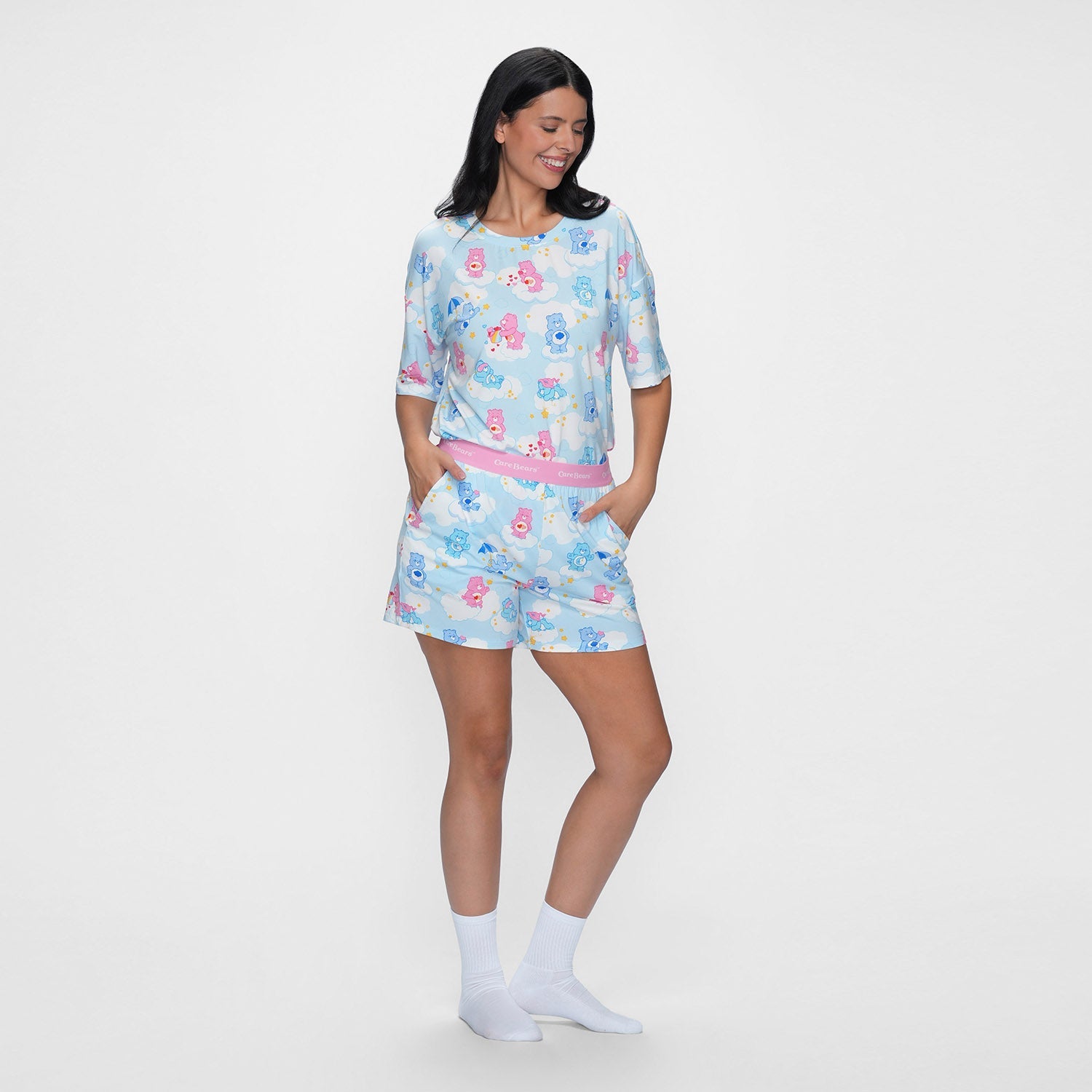 size: Serena is 180cm wearing a size L