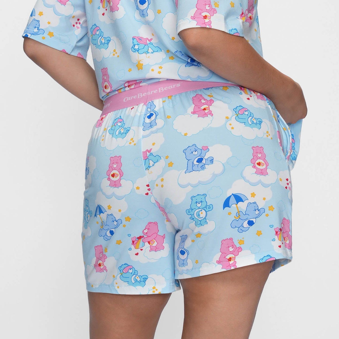 size: Serena is 180cm wearing a size L