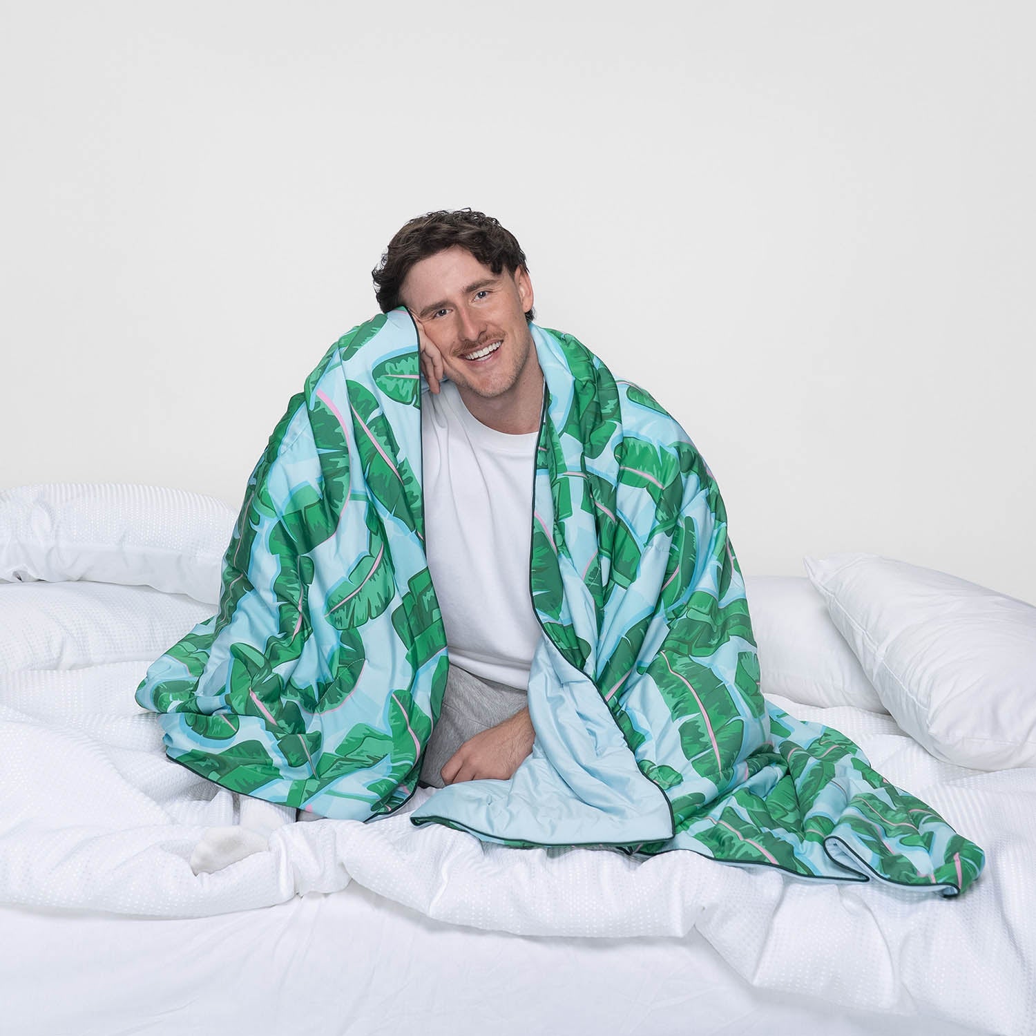 The Oodie Cooling Blanket - Thumbnail 4