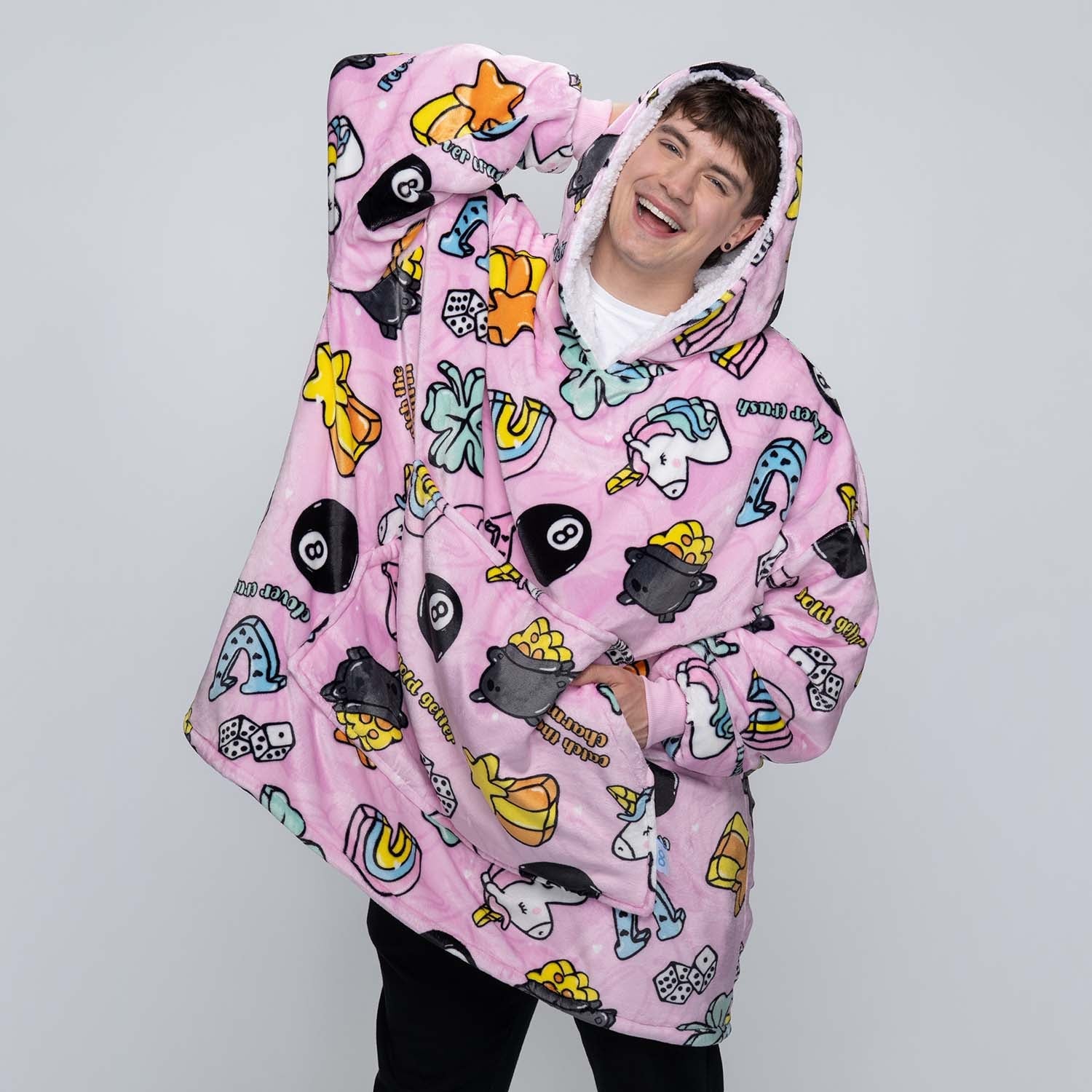 size: Connor is 6'0" wearing a size OOD