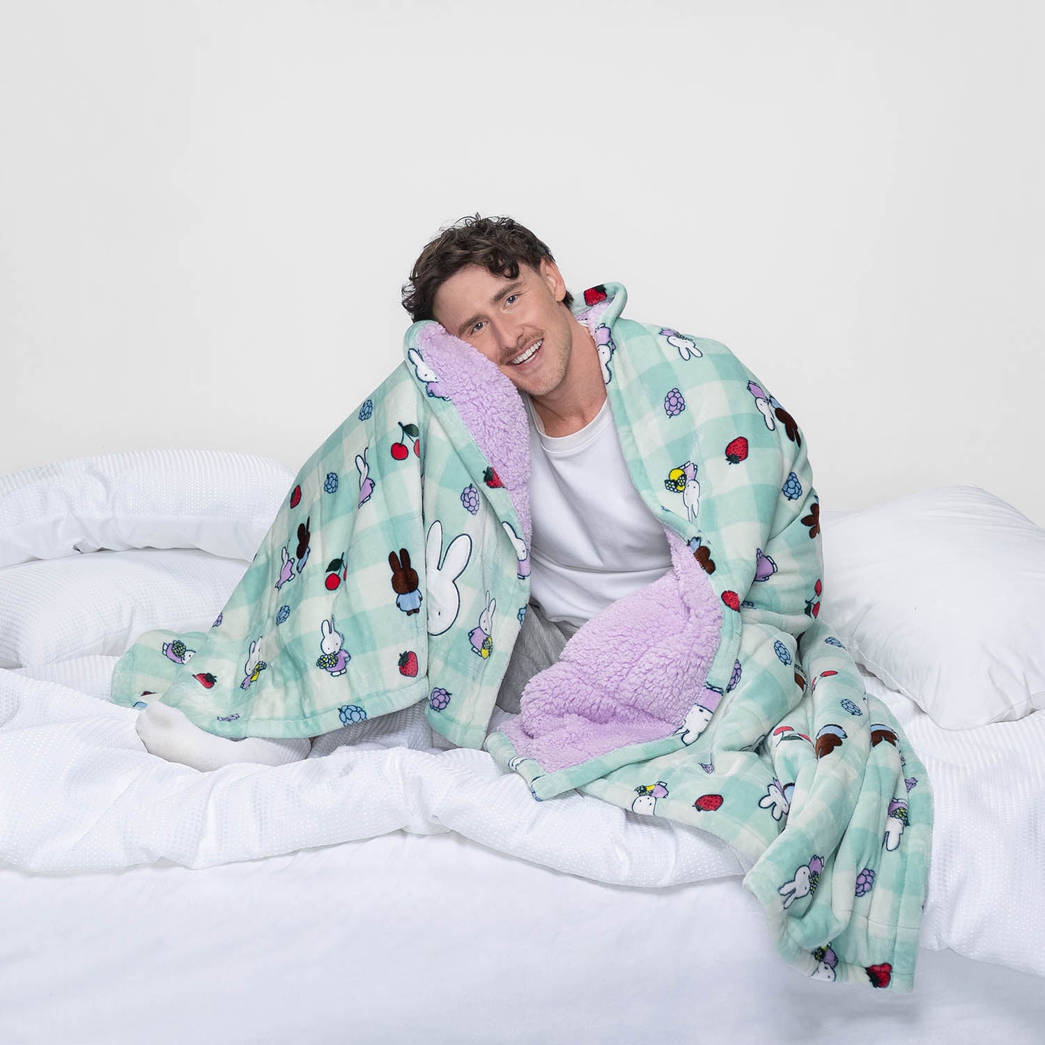 アウトドア寝具 The Ennoy Professional FLEECE BLANKET Miffy Fruit Sherpa Blanket Licensed – The Oodie USA