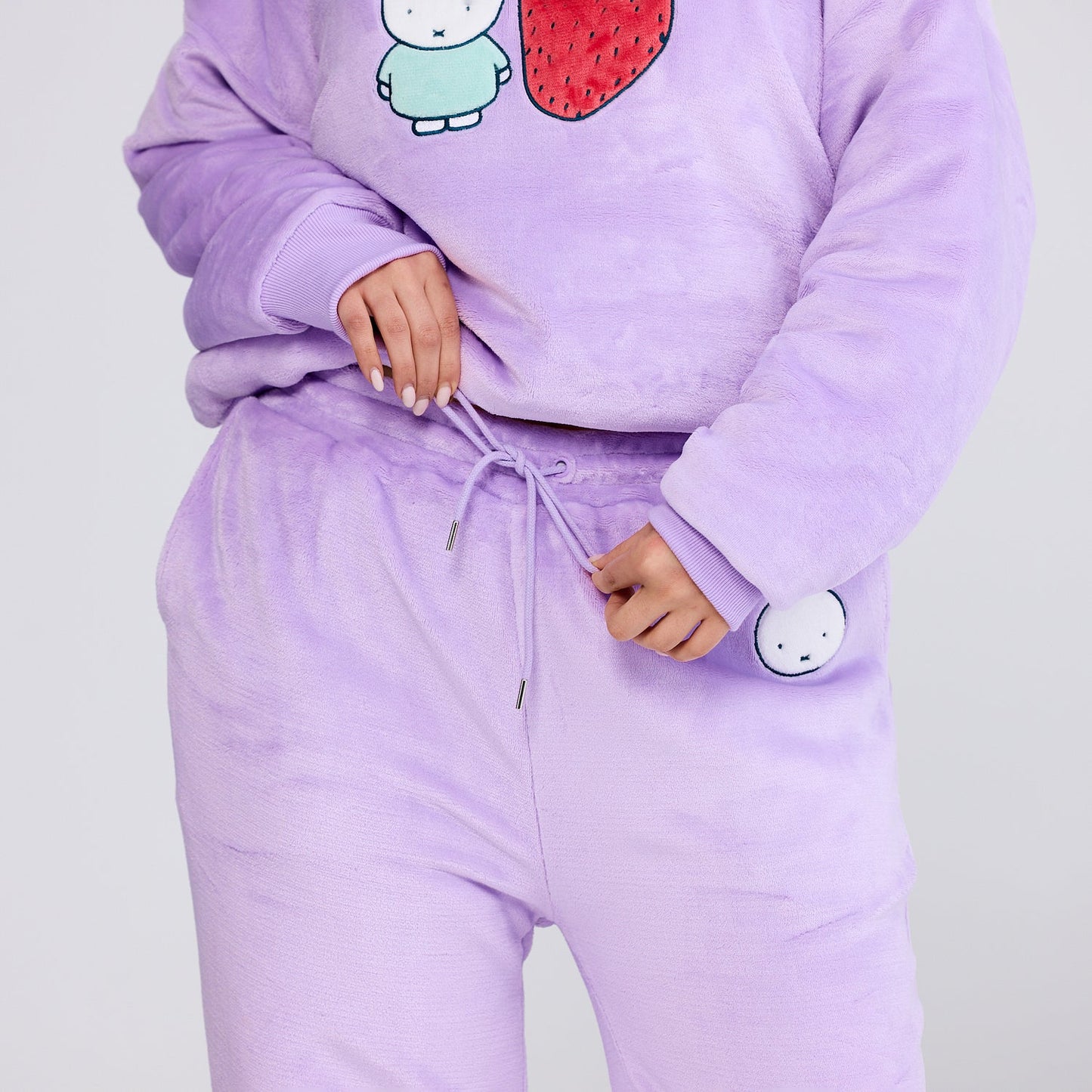 size: Serena is 5’11” wearing a size L/XL