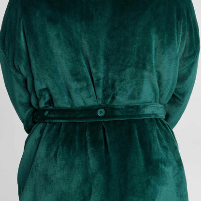 size: Riley is 182cm wearing a size L/XL