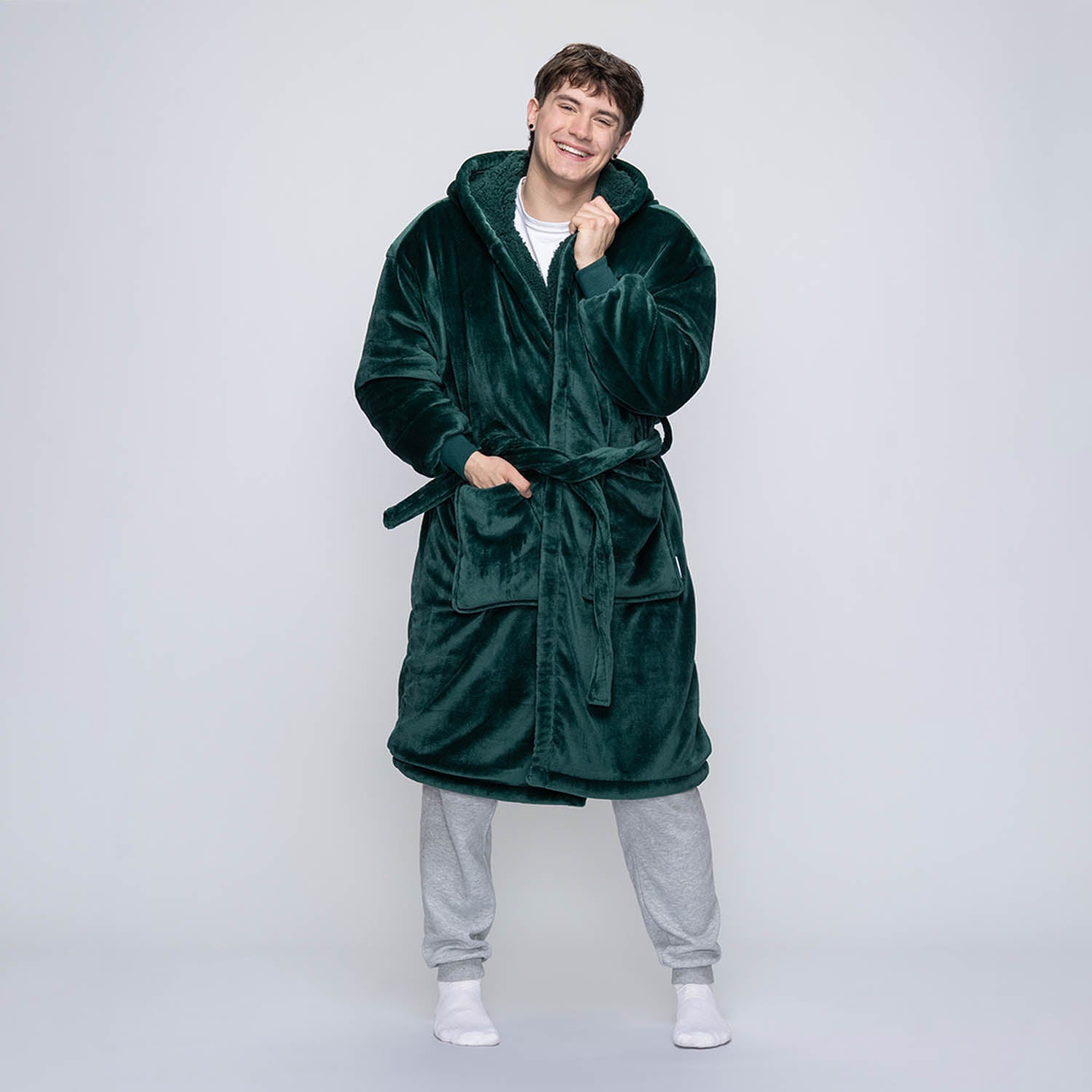 size: Connor is 6'0" wearing a size  L/XL