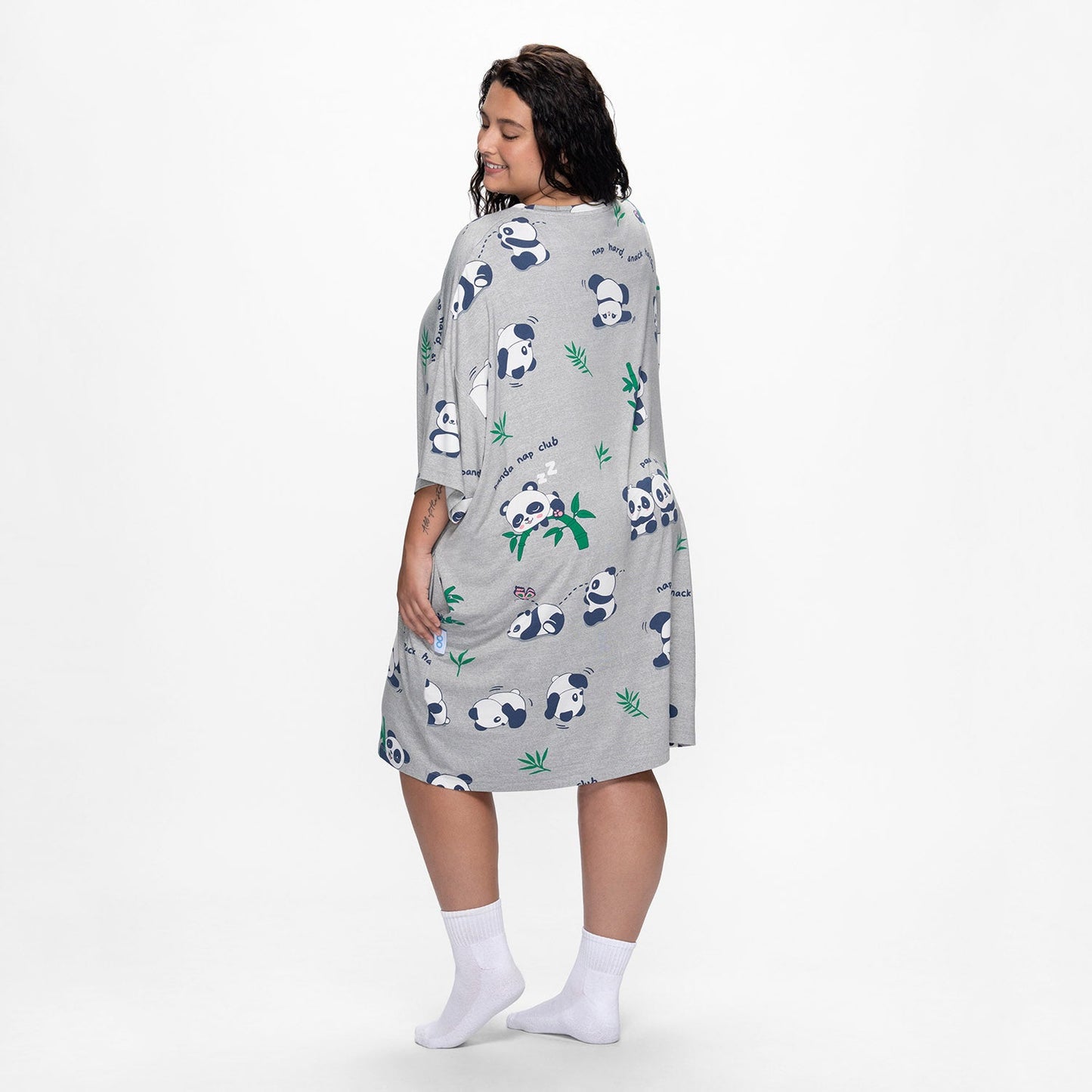 size: Aaliyah is 6′0″ wearing a size OSFM