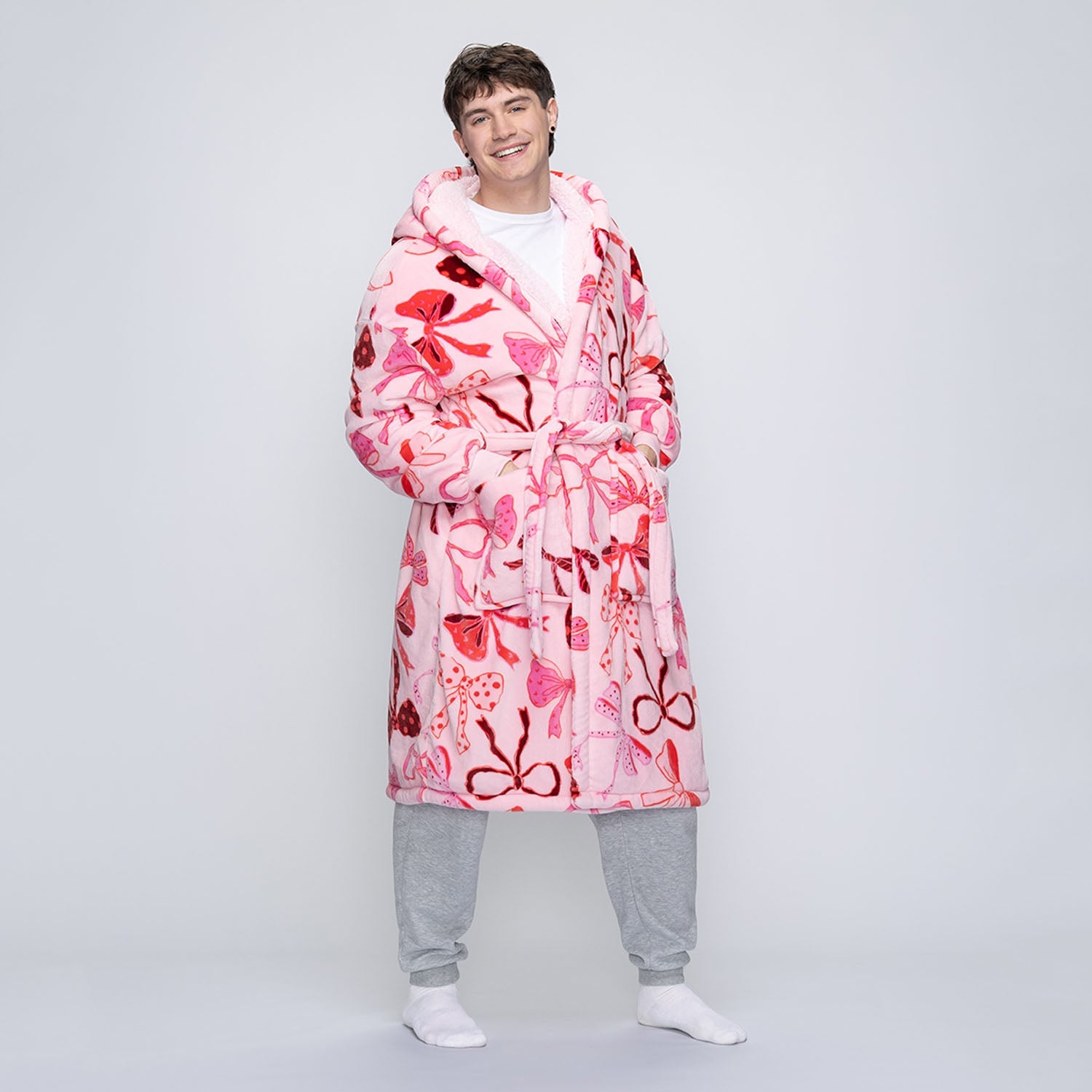 size: Connor is 6'0" wearing a size  L/XL