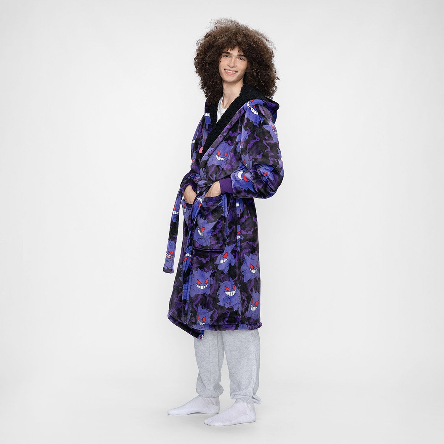 size: Aleks is 6ft wearing a size L/XL