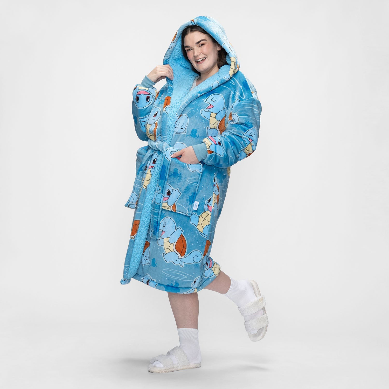 size: Claudia is 173cm wearing a size L/XL