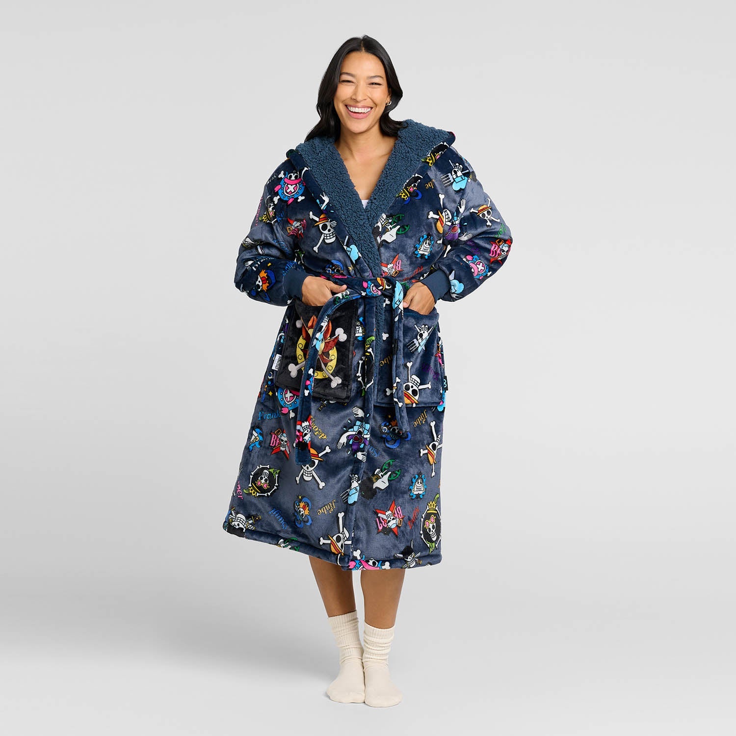 size: Alejandra is 5'8" wearing a size L/XL
