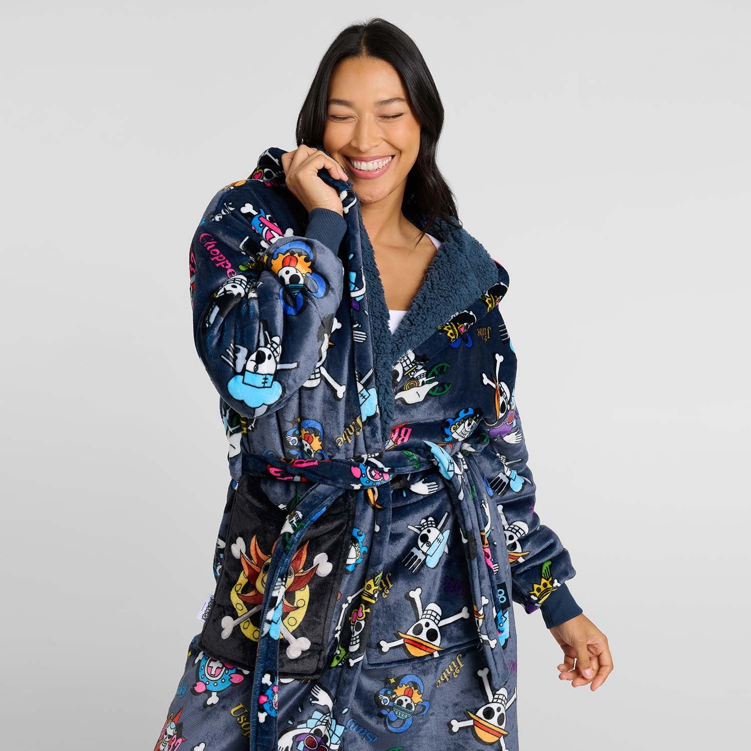 size: Alejandra is 5'8" wearing a size L/XL