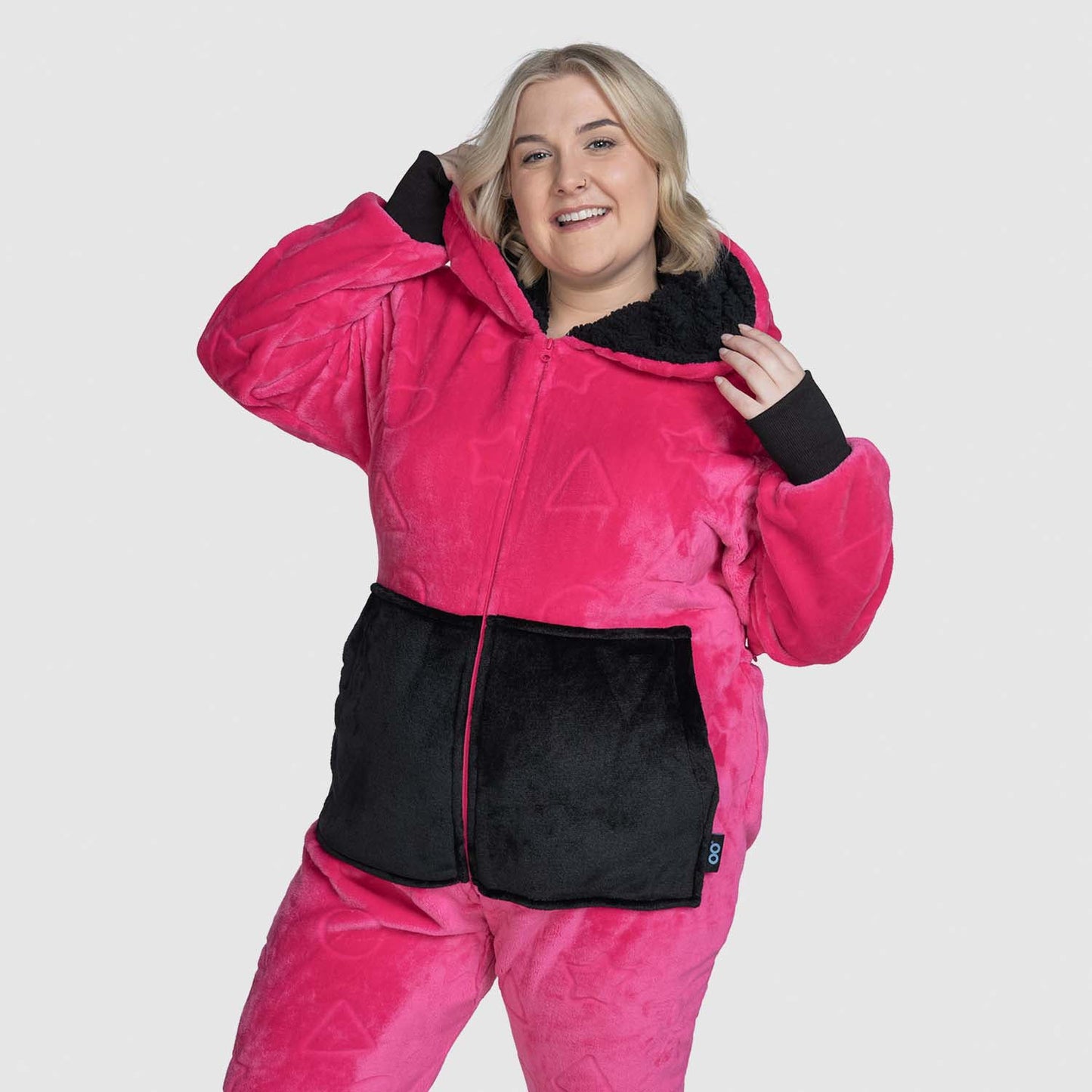 size: Montana is 5'5" wearing a size L/XL