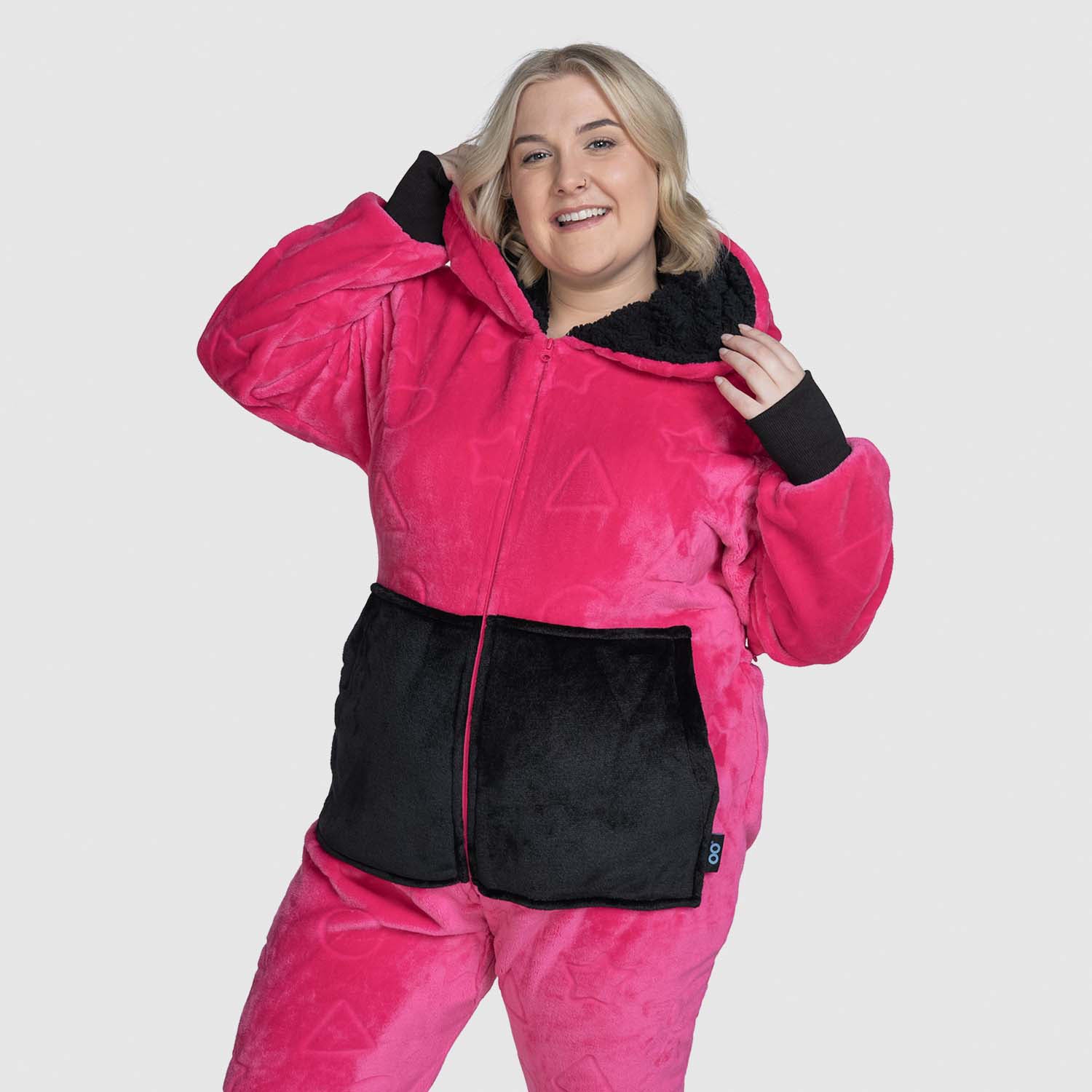 size: Montana is 5'5" wearing a size L/XL