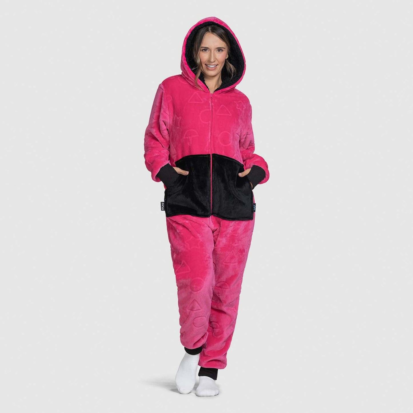 size: Danni is 5'7" wearing a size S/M