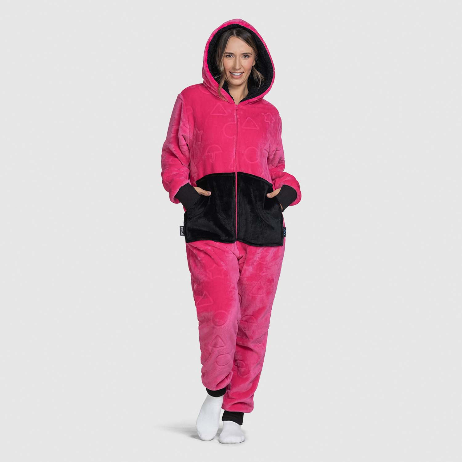 size: Danni is 5'7" wearing a size S/M
