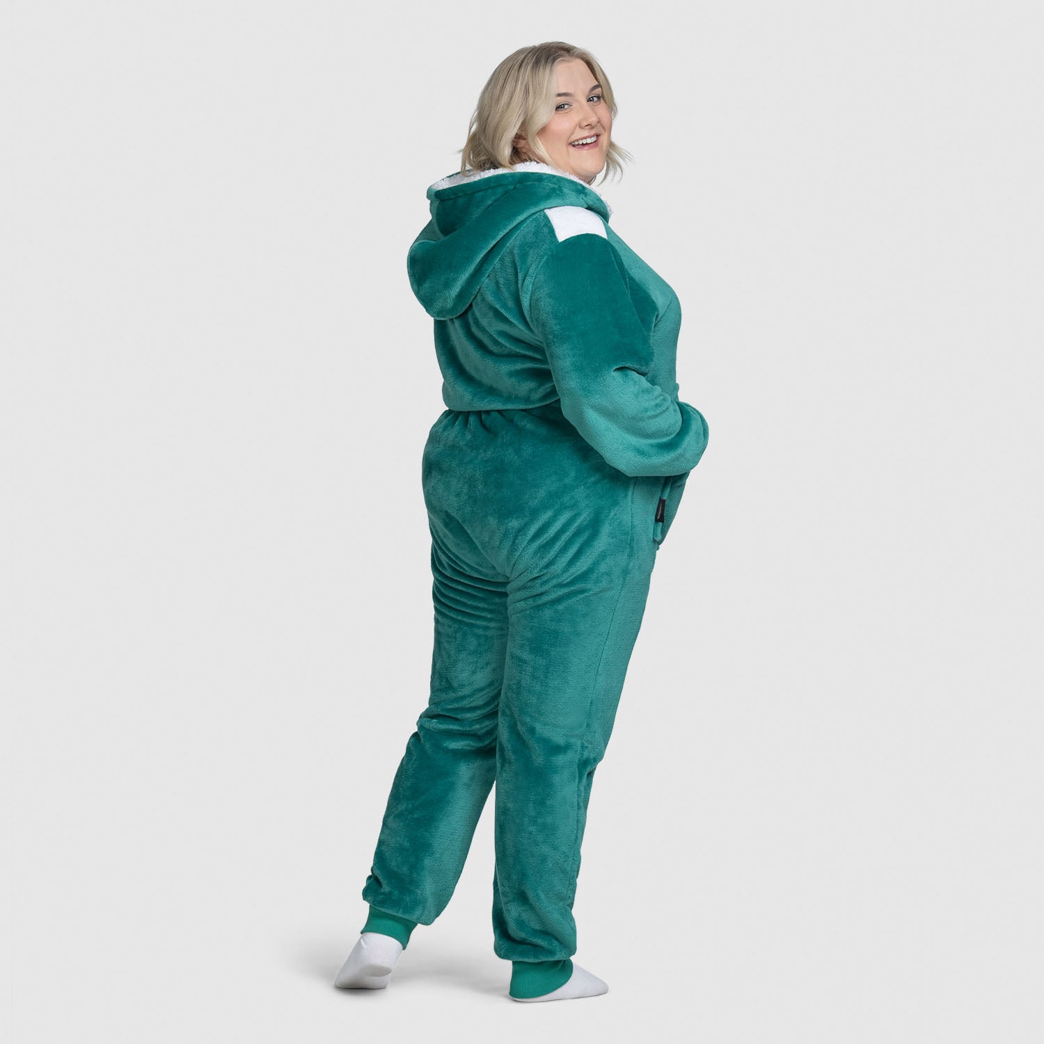 size: Montana is 5'5" wearing a size L/XL