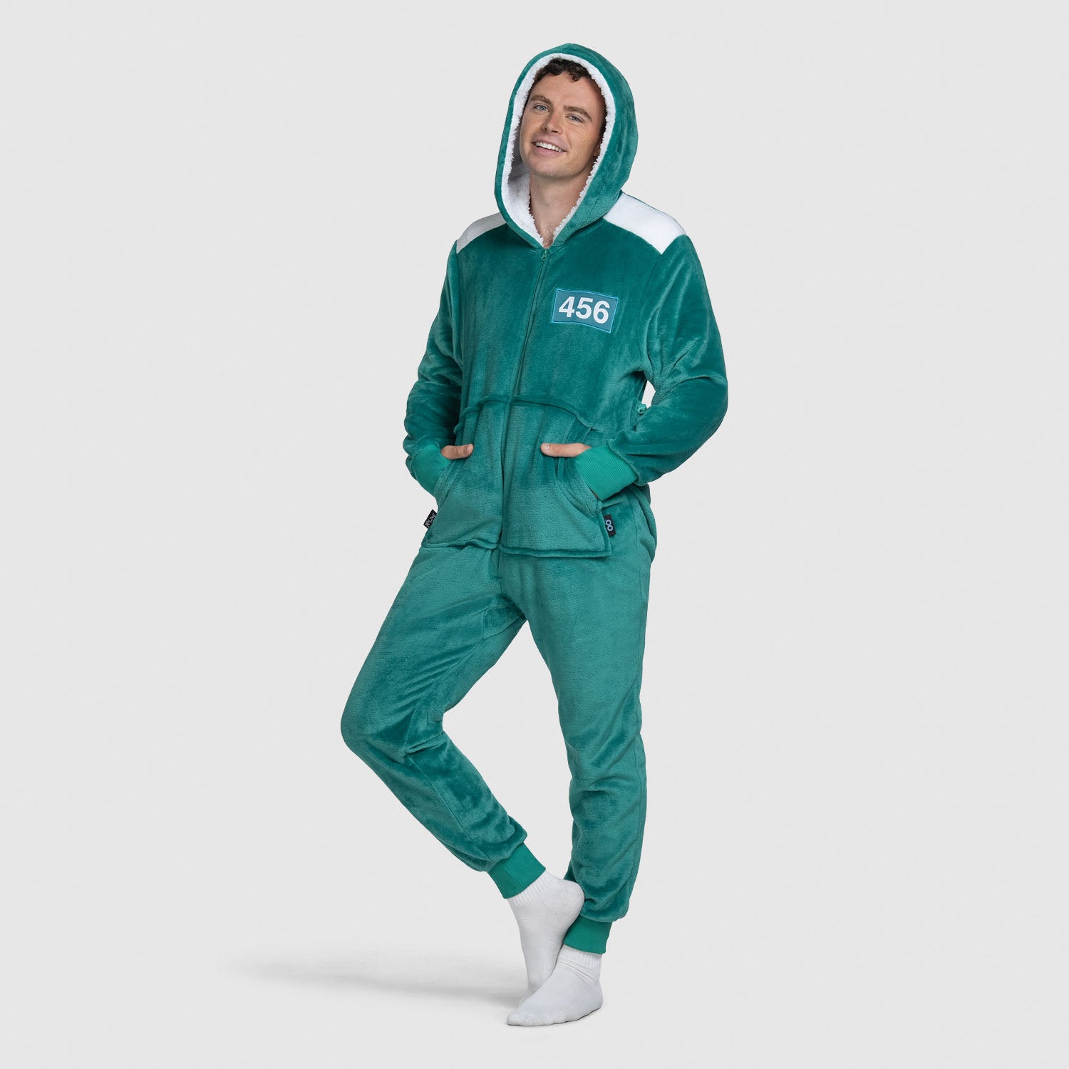 size: Jake is 6'3" wearing a size L/XL