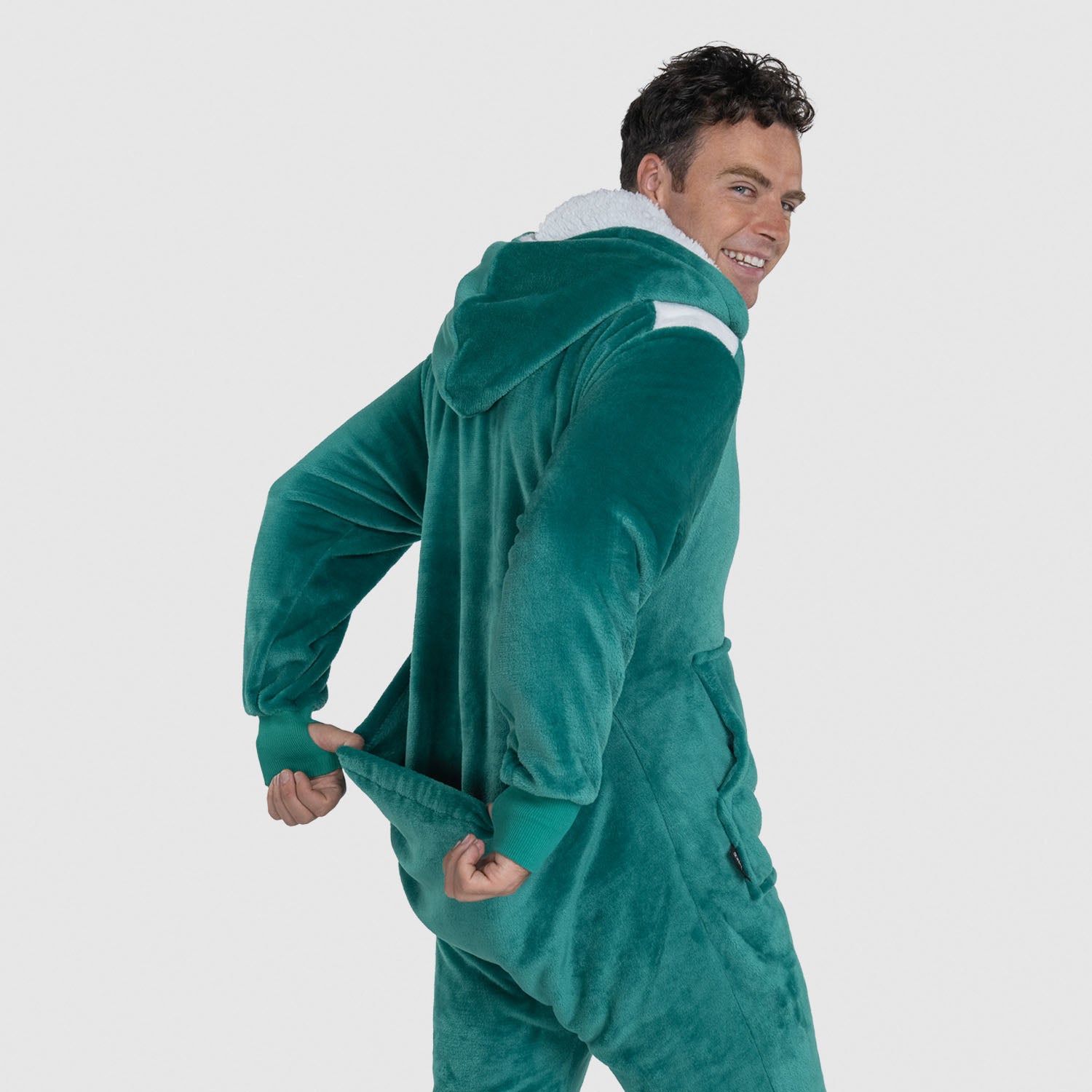 size: Jake is 6'3" wearing a size L/XL