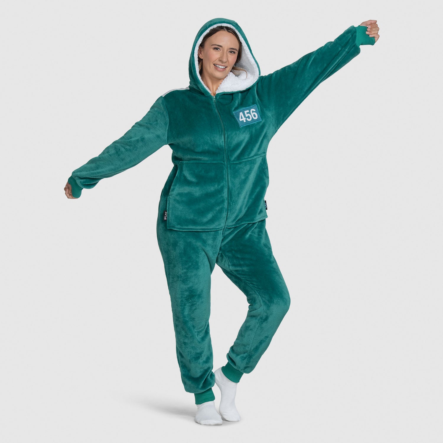 size: Danni is 5'7" wearing a size S/M