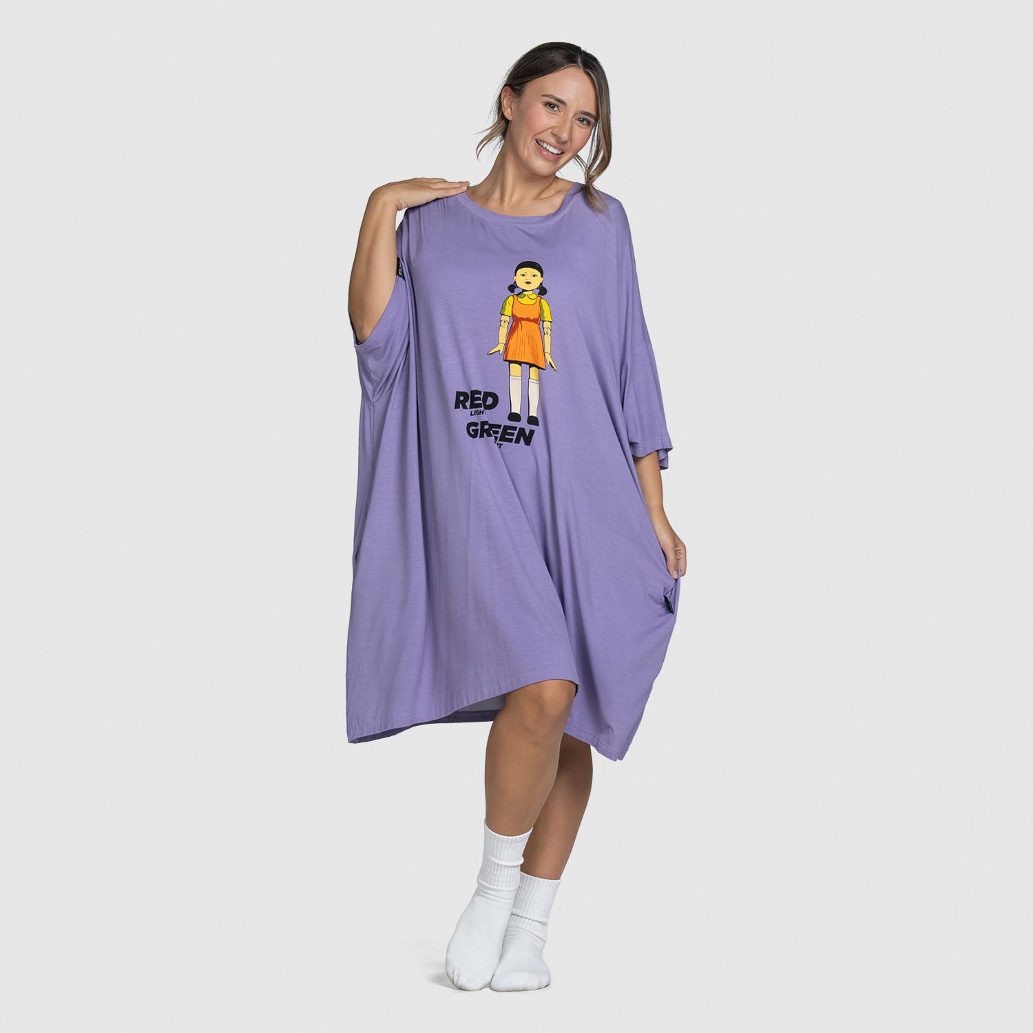 size: Danni is 5'7" wearing a size S-XL