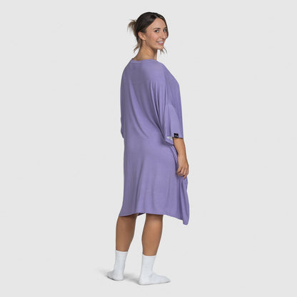 size: Danni is 5'7" wearing a size S-XL